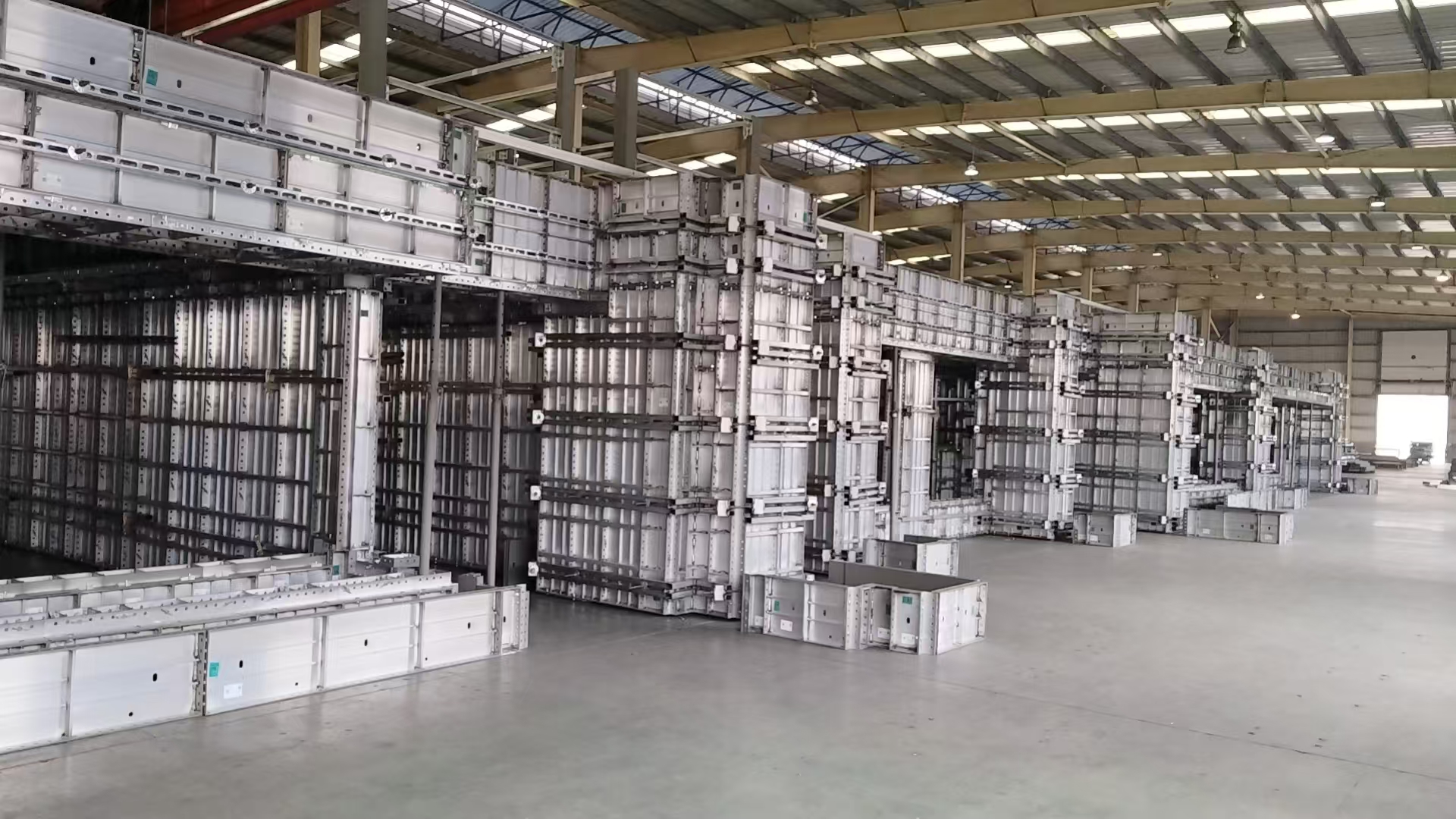 Aluminum formwork trial assembly and panel package in workshop