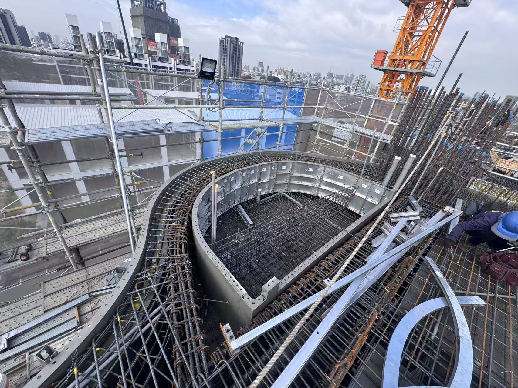 Curved and special-shape formwork application on site